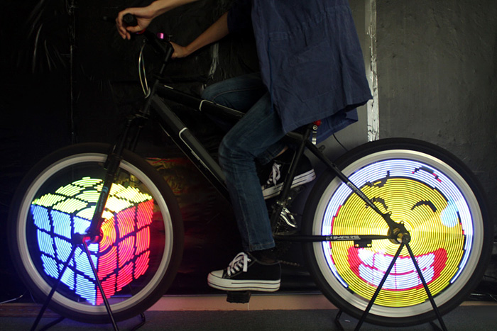 YQ8003 DIY Programmable Bicycle Spoke Bike Wheel LED Light Double Sided Screen Display Image for Night Cycling