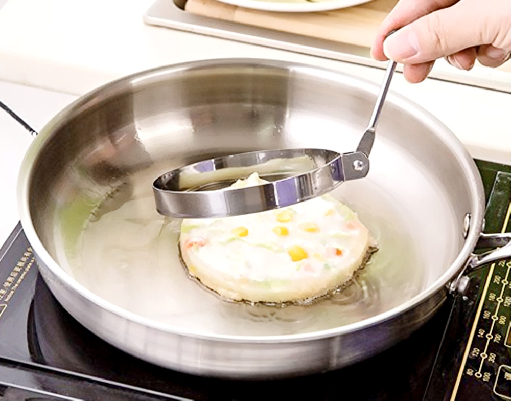 Stainless Steel Frying Eggs Die Wheel Round Pancake Breakfast in The Kitchen