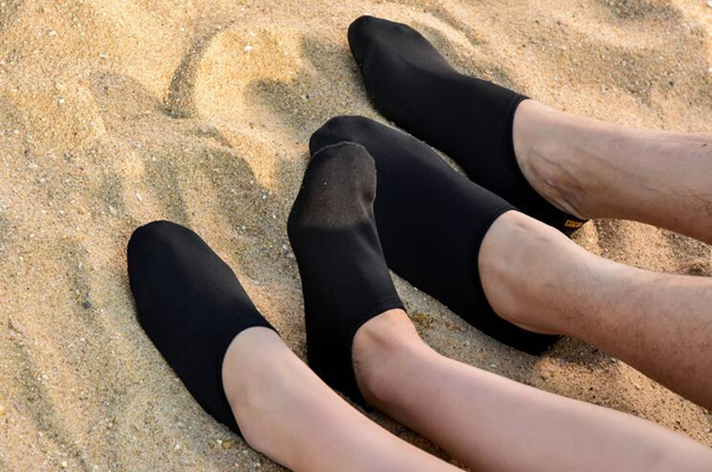 Pair of Unisex Anti-Slip Socks for Outdoor Beach Diving Unisex