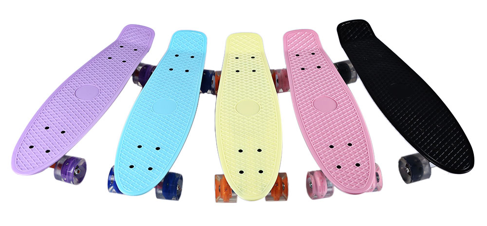 22 Inches Cruiser Four-wheel Banana Style Plastic Board Deck with LED Flashing Wheels